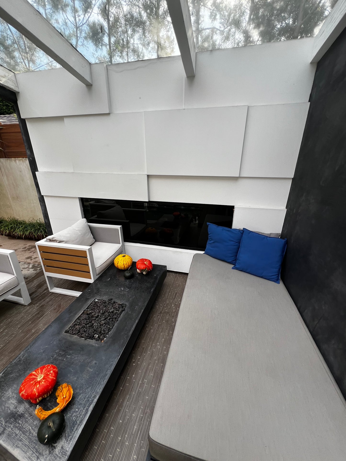 Aquarium & pond maintenance in Los Angeles California.